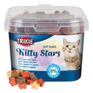 Die **Soft Snacks Kitty Stars** mit **Lachs** und **Lamm** sind das ideale **Ergänzungsfuttermittel für Katzen**, um Ihrem Liebling eine schmackhafte Belohnung zu bieten. Diese leckeren Snacks sind **zuckerfrei** und kommen in einer praktischen, **wieder verschließbaren Kunststoffdose**, die die Frische bewahrt. Mit einem Inhalt von 140 g bieten sie eine hochwertige Mischung aus **Getreide**, **Fleisch** und tierischen Nebenerzeugnissen sowie wertvollen **Mineralstoffen**. Der Snack mit Lachs enthält 3% Lachsöl, während der mit Lamm 4% Lammfleisch enthält. Die analytischen Bestandteile garantieren eine ausgewogene Ernährung: 18% Protein, 5% Fettgehalt, 3,5% Rohasche, 1,5% Rohfaser und 20% Feuchtigkeit. Verwöhnen Sie Ihre Katze mit diesen **hochwertigen Snacks**, die sowohl schmackhaft als auch nahrhaft sind – perfekt für jeden Katzenliebhaber!