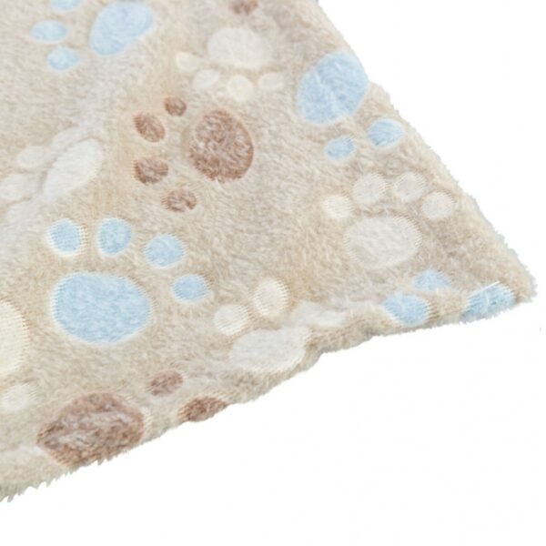 Dieser hochwertige Softfleece-Schutzbezug ist besonders weich und kuschelig und bietet optimalen Schutz für Ihre Polster vor Schmutz und Tierhaaren. Ideal für Allergiker, sorgt er für ein angenehmes und hygienisches Wohnklima. Der Bezug ist bei 60°C waschbar, was die Pflege besonders einfach macht. In einem stilvollen Beige mit niedlichen Pfotenmotiven ist er nicht nur funktional, sondern auch ein echter Blickfang in jedem Raum. Mit den Maßen von 100 × 70 cm passt er perfekt auf verschiedene Möbelstücke und sorgt für eine lange Lebensdauer. Wählen Sie Qualität und Komfort für Ihr Zuhause!