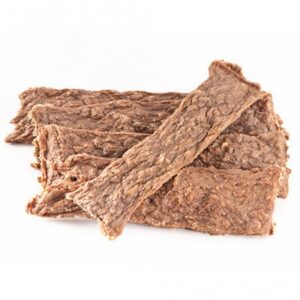 Entdecken Sie unser hochwertiges Einzelfuttermittel für Hunde, bestehend aus 100% getrocknetem Schaffleisch – ganz ohne künstliche Zusatzstoffe. Dieses natürliche Trockenfutter ist besonders gut geeignet für ernährungssensible Hunde und überzeugt durch seine weiche Konsistenz, die es auch jüngeren und älteren Hunden erleichtert, es zu fressen. Mit einem beeindruckenden Rohproteinanteil von 81,0% liefert es die notwendige Energie und Nährstoffe für eine gesunde Ernährung. Wählen Sie unser schmackhaftes und gesundes Hundefutter für das Wohlbefinden Ihres vierbeinigen Freundes – ideal für alle, die Wert auf hohe Qualität und natürliche Inhaltsstoffe legen.
