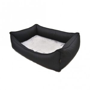 Entdecken Sie das perfekte Hundebett für optimalen Schlaf und Entspannung! Unsere Liegefläche besteht aus hochwertiger visco-elastischer Auflage und stützendem Komfortschaum, der Gelenke, Wirbelsäule, Muskeln, Bänder und Sehnen Ihres Hundes entlastet. Mit einer punktgenauen Druckentlastung schützt es empfindliche Stellen und ist ideal zur Vorbeugung und Schmerzlinderung. Dank des „Memory Effekts“ passt sich das Bett perfekt der Körperform und Liegeposition Ihres Hundes an, was für einen ruhigen und erholsamen Schlaf sorgt. Der hohe Rand bietet zusätzlich Geborgenheit und Sicherheit. Der abnehmbare Bezug ist bis 90 Grad waschbar und entfernt effektiv Milben, Bakterien, Viren, Pilze und Parasiten, sodass Ihr Hund in einer sauberen Umgebung ruht. Mit den Außenmaßen von ca. 80 x 60 x 22 cm und Innenmaßen von ca. 55 x 41 cm ist dieses schwarze Hundebett die beste Wahl für alle Hunde, die Komfort und Hygiene schätzen. Gönnen Sie Ihrem vierbeinigen Freund das Beste!