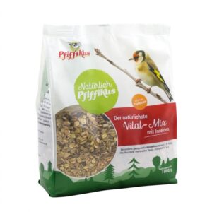 Der natürliche Vital-Mix für Wildvögel ist eine hochwertige Futtermischung, die mit feinen, getrockneten Insekten angereichert ist – einem hervorragenden natürlichen Proteinlieferanten. Diese Mischung enthält zudem nahrhafte Beeren und gesunde Nüsse, die den Wildvögeln essentielle Fettsäuren und Vitamine liefern. Der Vital-Mix ist besonders schmackhaft und energiebringend, ideal für die Ganzjahresfütterung. Er eignet sich hervorragend für Körnerfresser wie Stieglitz, Buchfink, Kernbeißer, Spatz und Dompfaff. Die sorgfältig ausgewählten Inhaltsstoffe wie Getreide, Nüsse, Beeren, 4 % Insekten sowie Öle und Fette garantieren eine optimale Ernährung für Ihre gefiederten Freunde. Verwöhnen Sie Ihre Wildvögel mit diesem natürlichen und gesunden Futter, das sowohl hohe Qualität als auch schmackhaften Genuss bietet!