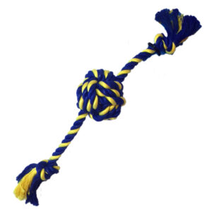 Entdecken Sie unser hochwertiges Hundespielzeug in Form eines geflochtenen Seils mit einem extra dicken, runden Knoten in der Mitte. Hergestellt aus robuster, 1st class Baumwolle, bietet dieses Seilspielzeug nicht nur Langlebigkeit, sondern auch Sicherheit für Ihren Hund. Im Vergleich zu anderen Seilspielzeugen auf dem Markt ist dieses Produkt besonders empfehlenswert und sorgt für stundenlangen Spielspaß. Die auffällige blau-gelbe Farbgebung ermöglicht es Ihrem Hund, das Spielzeug selbst auf grünem Rasen gut zu erkennen. Mit einer praktischen Länge von ca. 30 cm ist es ideal für kleine bis mittelgroße Hunde. Wählen Sie Qualität und Spaß für Ihren vierbeinigen Freund!