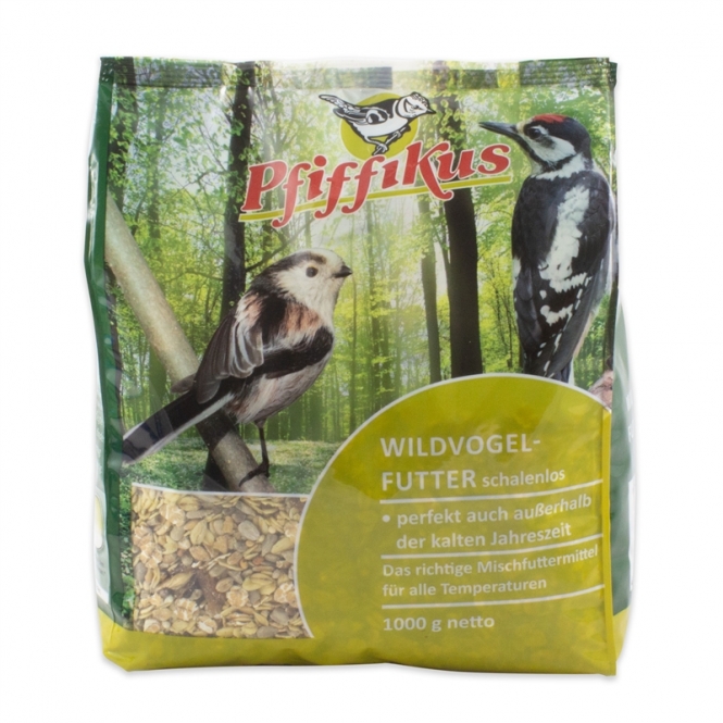 Unser hochwertiges schalenloses Mischfuttermittel „Wildvogelfutter“ ist die ideale Wahl für die Fütterung von Wildvögeln auf Balkon und Terrasse. Dieses spezielle Futter wird vollständig gefressen, sodass keine lästigen Futterschalen oder Reste zurückbleiben, die entsorgt werden müssen. Mit einer ausgewogenen Mischung aus Saaten, Getreide, Ölen, Fetten, Früchten und Nüssen bietet es eine nahrhafte und schmackhafte Ernährung für Ihre gefiederten Freunde. Gönnen Sie den Vögeln ein hochwertiges Futter, das nicht nur praktisch ist, sondern auch die Artenvielfalt in Ihrem Garten fördert!