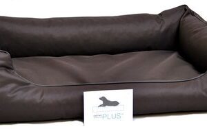 Die Hundebetten "Paula Plus" sind die perfekte Wahl für anspruchsvolle Hundebesitzer, die Wert auf **hohe Qualität** und Funktionalität legen. Dieses vielseitige Bett eignet sich sowohl für drinnen als auch für draußen und überzeugt durch seinen **reißfesten**, **wasserfesten** und **strapazierfähigen Nylonbezug**. Der elegante Einstieg und die edle Umrandung machen das Bett zu einem echten **Hingucker** in jedem Zuhause. Dank des praktischen **Reißverschlusses** lässt sich der Bezug mühelos abnehmen und ist bei **40°C waschbar**, was die Pflege extrem einfach macht. Neu ist die innovative **"MEMORY EFFEKT"-Technologie**, die speziell dafür entwickelt wurde, die Gelenke Ihres Hundes zu schonen. Der hochwertige Liegekern passt sich perfekt dem **Körper Ihres Hundes an** und entlastet alle kritischen Druckstellen. Ob für junge Hunde zur **Vorsorge** oder für ältere Hunde zur Unterstützung, dieses Bett bietet die ideale Lösung, um die Gelenke vor harten Böden zu schützen und sorgt für einen **angenehmen und weichen Schlaf**. Die wichtigsten Vorteile auf einen Blick: - Entlastet Druckstellen - Gelenk- und wirbelsäulenschonender Schlaf - Extra dicke Liegefläche - Reißverschluss für einfachen Bezug - Maschinenwaschbar bis 40°C - Strapazierfähig und hochwertig verarbeitet Farbe: Dunkelbraun Außenmaße: ca. 80 x 60 cm Innenmaße: ca. 53 x 36 cm Höhe: ca. 18 cm Gönnen Sie Ihrem vierbeinigen Freund das Beste mit dem Hundebett "Paula Plus" – für einen gesunden und erholsamen Schlaf!