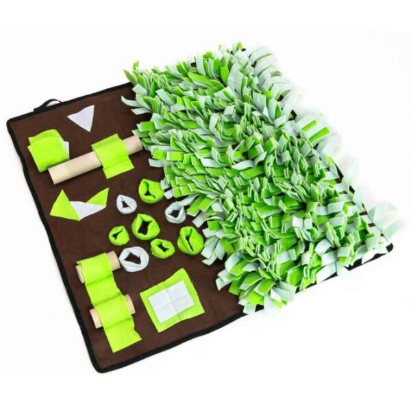 Die **Intelligenzschnüffelmatte** ist ein 80 x 80 cm großes Spielzeug, das speziell für Hunde entwickelt wurde, um ihre Intelligenz und ihren Geruchssinn zu fördern. Sie bietet eine abwechslungsreiche **Schnüffelwiese** auf der einen Seite und über 20 kreative **Leckerli-Versteckmöglichkeiten** in sieben verschiedenen Variationen auf der anderen Seite. Diese innovative Matte sorgt für stundenlange **Beschäftigung** und **Herausforderung** für Ihren Vierbeiner, während sie gleichzeitig Spaß und Spiel fördert. Dank der praktischen **Klettgurte** lässt sich die Matte platzsparend aufrollen und verstauen. Bitte beachten Sie, dass die **Papprollen** nicht im Lieferumfang enthalten sind. Investieren Sie in die geistige Fitness Ihres Hundes mit dieser hochwertigen Schnüffelmatte!