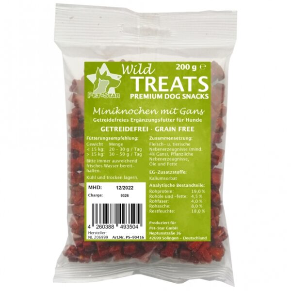Entdecken Sie die Wild Treats Miniknochen mit Gans – das ideale getreidefreie Ergänzungsfutter für Hunde. Diese köstlichen Leckerbissen sind perfekt für das Training oder als Snack für zwischendurch. Hergestellt aus hochwertigen Fleisch- und tierischen Nebenerzeugnissen (mindestens 4% Gans), pflanzlichen Nebenerzeugnissen sowie gesunden Ölen und Fetten, bieten sie eine nahrhafte Belohnung für Ihren vierbeinigen Freund. Mit einem Rohproteinanteil von 19,0 % und einer ausgewogenen Zusammensetzung sind diese Miniknochen nicht nur schmackhaft, sondern auch gesund. Die Fütterungsempfehlung liegt bei 20-30 g pro Tag für Hunde unter 15 kg und 30-50 g für größere Hunde. Achten Sie darauf, stets frisches Wasser bereitzustellen und die Snacks kühl und trocken zu lagern. Verwöhnen Sie Ihren Hund mit diesen leckeren und gesunden Snacks – denn Ihr bester Freund verdient nur das Beste!