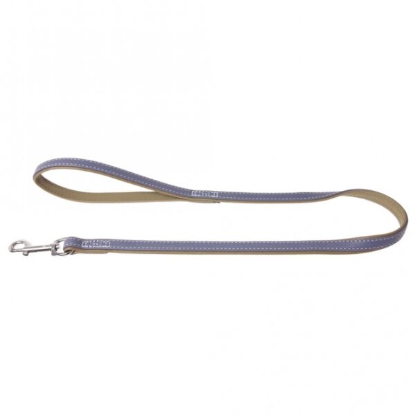 Entdecken Sie den zeitlosen Vintage Trend mit diesem einzigartigen Accessoire, das in einem farbenfrohen Rauchblau und Moosgrün erstrahlt. Hergestellt aus hochwertigem, genähtem Vollrindleder, überzeugt es durch edle verchromte Beschläge und handselektierte Lederhäute von Weiderindern. Dieses handwerklich in Deutschland verarbeitete Produkt bietet nicht nur Stil, sondern auch Langlebigkeit und Qualität. Mit einer Länge von ca. 110 cm und einer Breite von 14 mm ist es das perfekte Accessoire für modebewusste Menschen, die Wert auf exklusive und nachhaltige Materialien legen. Verleihen Sie Ihrem Look das gewisse Etwas mit diesem einzigartigen Vintage-Artikel!