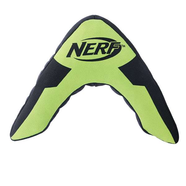 Der NERF DOG Boomerang mit Quitschgeräuschen ist das ideale Hundespielzeug für stundenlangen Spielspaß und aktive Beschäftigung. Hergestellt aus hochwertigen Materialien wie Polycotton und Naturkautschuk, bietet dieser langlebige Boomerang eine intensive Nutzung und sorgt für Freude bei jedem Wurf. Die robusten 3-fachen Nylonnähte garantieren eine hohe Qualität, die selbst den energischsten Hunden standhält. Mit einer praktischen Größe von ca. 22,9 cm ist dieses Spielzeug perfekt für große und kleine Hunde. Bitte beachten Sie, dass die Farbe je nach Lagerbestand variiert, sodass Ihr Hund immer eine Überraschung erleben kann. Investieren Sie in den besten Spaß für Ihren vierbeinigen Freund!