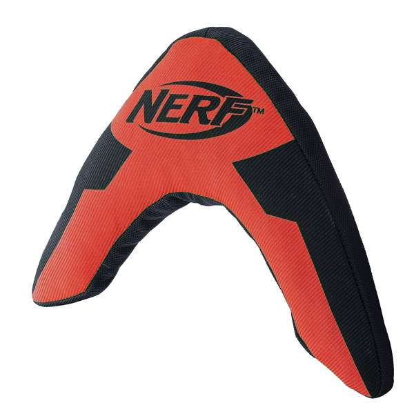 Der NERF DOG Boomerang mit Quitschgeräuschen ist das ideale Hundespielzeug für stundenlangen Spielspaß und aktive Beschäftigung. Hergestellt aus hochwertigen Materialien wie Polycotton und Naturkautschuk, bietet dieser langlebige Boomerang eine intensive Nutzung und sorgt für Freude bei jedem Wurf. Die robusten 3-fachen Nylonnähte garantieren eine hohe Qualität, die selbst den energischsten Hunden standhält. Mit einer praktischen Größe von ca. 22,9 cm ist dieses Spielzeug perfekt für große und kleine Hunde. Bitte beachten Sie, dass die Farbe je nach Lagerbestand variiert, sodass Ihr Hund immer eine Überraschung erleben kann. Investieren Sie in den besten Spaß für Ihren vierbeinigen Freund!
