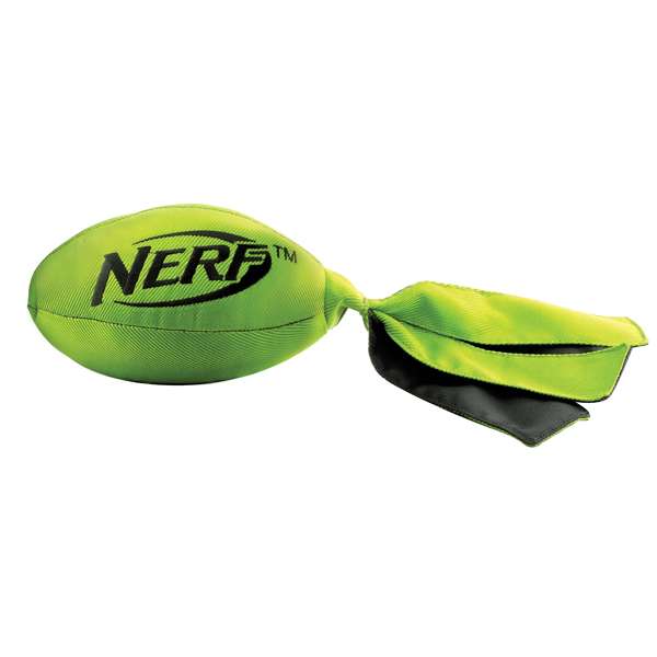 Der NERF DOG Helikopterfootball ist das ideale Spielzeug für aktive Hunde und bietet stundenlangen Spaß und Unterhaltung. Hergestellt aus widerstandsfähigem Nylon mit einer reißfesten Beschichtung, ist dieser Retriever Football drei Mal stärker als herkömmlicher Plüsch. Die Kombination aus hochwertigem Polycotton, Naturkautschuk und dreifachen Nylonnähten sorgt dafür, dass das Spielzeug auch intensiven Spielstunden standhält. Mit einer Größe von ca. 31,8 cm und in verschiedenen Farben erhältlich, ist der NERF DOG Helikopterfootball ein langlebiges und funktionelles Hundespielzeug, das sowohl für drinnen als auch draußen geeignet ist. Perfekt für Hundebesitzer, die Wert auf Qualität und Langlebigkeit legen!