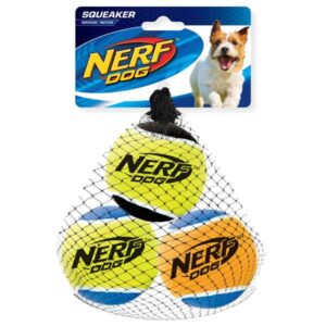 Die NERF DOG Hundespielzeuge sind die perfekte Wahl für aktive Hunde und ihre Besitzer. Diese hochwertigen Spielzeuge kombinieren ein funktionales Design mit langlebigen Materialien, die eine intensive Nutzung über lange Zeiträume ermöglichen. Die Füllung aus Polycotton, Naturkautschuk und die robusten 3-fachen Nylonnähte garantieren stundenlangen Spielspaß mit einem Spielzeug von höchster Qualität. Besonders die Tennisbälle mit Quietsch-Geräusch sind ideal für Hunde, die Ballspiele lieben. Sie sind in vier verschiedenen Durchmessern erhältlich, sodass für jeden Hund die passende Größe dabei ist. Größe M hat einen Durchmesser von ca. 6,4 cm und ist im praktischen Set mit 3 Stück erhältlich. Holen Sie sich jetzt die besten Hundespielzeuge für Ihren Vierbeiner und sorgen Sie für unvergessliche Spielmomente!