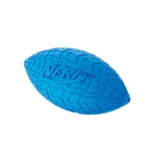 Die NERF DOG Hundespielzeuge sind die perfekte Wahl für aktive Hunde und deren Besitzer. Sie kombinieren ein funktionales Design mit hochwertigen Materialien, die eine intensive Nutzung über lange Zeit ermöglichen. Der Trax Tire Squeak Football ist ein innovativer Gummiball in Footballform, der mit aufregenden Quietsch-Geräuschen und einem speziellen Reifenprofil ausgestattet ist, um das Spielvergnügen zu maximieren. Mit einer Größe von ca. 15,2 cm ist dieser Spielball ideal für mittelgroße Hunde. Investieren Sie in dieses langlebige und unterhaltsame Hundespielzeug, das für stundenlangen Spielspaß sorgt und die Bindung zwischen Ihnen und Ihrem Hund stärkt. Holen Sie sich jetzt den besten Spaß für Ihren vierbeinigen Freund!