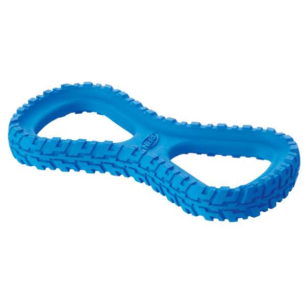 Die NERF DOG Hundespielzeuge sind die perfekte Wahl für aktive Hunde und bieten ein optimales, funktionales Design aus hochwertigen Materialien, die eine intensive Nutzung über lange Zeit ermöglichen. Der Trax Infinity Tug ist eine strapazierfähige Zugschlaufe mit Reifenprofil, ideal für Hunde, die leidenschaftlich gerne Zug- und Zerrspiele spielen. Mit einer Größe von ca. 25,4 cm ist dieses Spielzeug sowohl für große als auch für kleine Hunde geeignet. Erhältlich in den auffälligen Farben Blau und Rot, wobei die Farbwahl je nach Lagerbestand erfolgt, sorgt es für stundenlangen Spielspaß und fördert die Bindung zwischen Mensch und Tier. Investieren Sie in das beste Spielzeug für Ihren Hund und erleben Sie unvergessliche Momente voller Freude und Bewegung!