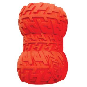 Die NERF DOG Hundespielzeuge sind die perfekte Wahl für aktive Hunde und bieten ein optimales, funktionales Design aus hochwertigen Materialien, die eine lange Lebensdauer garantieren. Der Trax Tire Feeder ist ein innovatives, befüllbares Gummispielzeug mit einem einzigartigen Reifenprofil. Füllen Sie es mit den Lieblingsleckereien Ihres Hundes, die durch kreuz- und sternförmige Öffnungen beim Spielen nach und nach herausfallen. Dieses Spielzeug sorgt nicht nur für stundenlangen Spaß, sondern auch für eine spannende Beschäftigung mit Belohnungseffekt. Mit einer Größe von ca. 8,9 cm und in den Farben Rot oder Grün (Farbwahl je nach Lagerbestand) ist der Trax Tire Feeder ein ideales Spielzeug für jeden Hund. Fördern Sie die Spiel- und Lernfreude Ihres Hundes mit diesem hochwertigen Hundespielzeug von NERF DOG!
