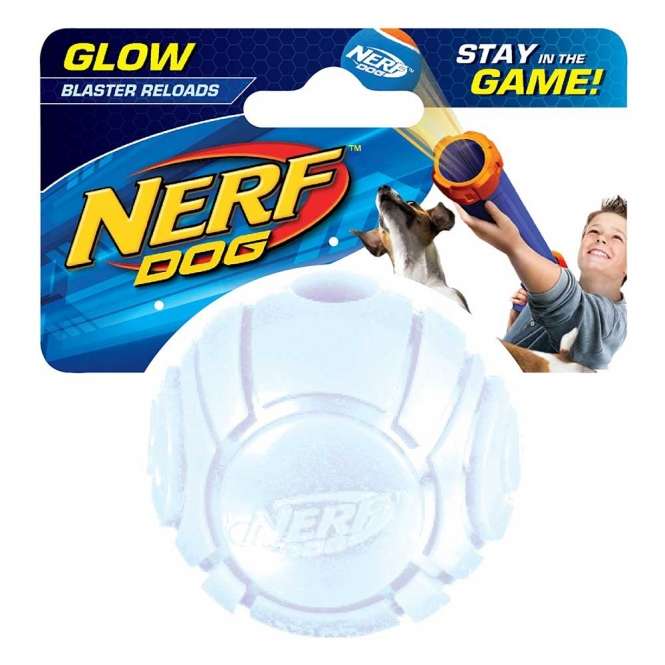 Der Tennisball Blaster Glow Ball ist das perfekte Zubehör für die NERF DOG Tennisball Blaster - Ballkanone. Hergestellt aus hochwertigem TPR-Material, ist dieser Tennisball nicht nur extrem langlebig, sondern auch schwimmfähig und ideal für Spielspaß im Wasser. Besonders beeindruckend ist seine fluoreszierende Farbe, die im Dunkeln leuchtet und so für aufregende Spiele bei Nacht sorgt. Mit dem Tennisball Blaster Glow Ball bieten Sie Ihrem Hund stundenlangen Spaß und Bewegung – ein Muss für jeden Hundebesitzer, der Wert auf Qualität und Sicherheit legt!