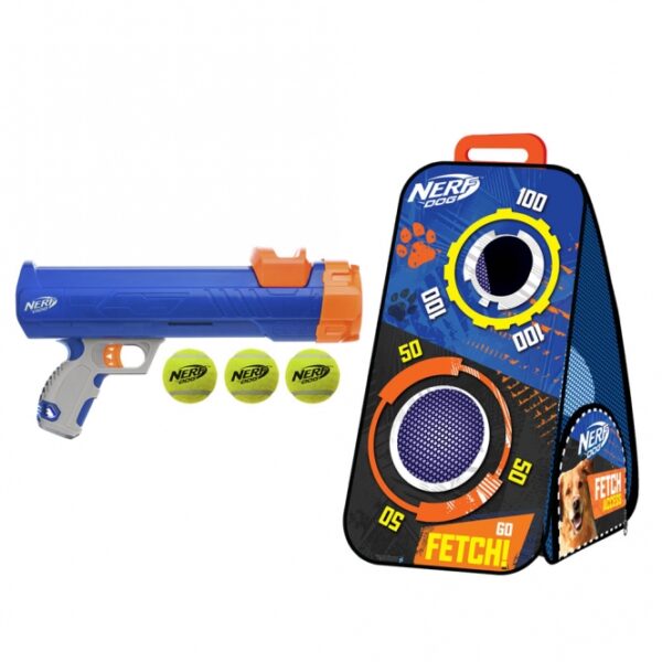 Entdecken Sie den **Nerf Dog Tennisball Blaster**, das beliebte Hundespielzeug für aktive Vierbeiner! Dieses innovative Spielzeug wird von dem renommierten Spielwarenhersteller **Hasbro** hergestellt und bietet alles, was Ihr Hund für stundenlangen Spielspaß braucht. Im Lieferumfang sind **drei hochwertige Tennisbälle** enthalten, die zusammen mit der **zusammenfaltbaren Zielscheibe aus Nylon** für gezielte Würfe sorgen. Mit einer Länge von ca. **40 cm** und einer beeindruckenden Reichweite von bis zu **15 Metern** ist die Ballkanone ideal für kleine Grünflächen und sorgt dafür, dass Ihr Hund sich richtig austoben kann. Der **Sicherheitsabschussmechanismus** ermöglicht ein sicheres Spiel, während die Haltevorrichtung für den Ball einen bequemen Transport gewährleistet. Zudem können Sie den Ball ganz einfach aufnehmen, ohne direkten Kontakt mit den Händen – perfekt für hygienisches Spielen! Lassen Sie Ihren Hund zum **NERF DOG** werden und genießen Sie die Freude am Apportieren. Holen Sie sich jetzt diesen **günstigen** und **hochwertigen Tennisball Blaster** für unvergessliche Spielmomente im Freien!
