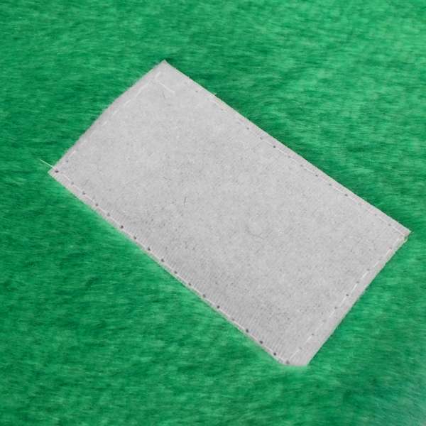Entdecken Sie unser hochwertiges 4-teiliges Kissenset, das perfekt zum Pet-Star Kratzbaum **WOODY** passt. Jedes Kissen ist dank großer Klett-Pads sicher auf den Platten befestigt und lässt sich mühelos abnehmen und austauschen. So können Sie das Kissenset in vielen attraktiven Farben individuell gestalten – ideal für jeden Einrichtungsstil oder saisonale Veränderungen. Ob knalliges Rot, dezentes Beige oder klassisches Schwarz, mit unserem Pet-Star **WOODY** bringen Sie frischen Wind in Ihr Zuhause. Investieren Sie in Qualität, die Ihnen und Ihrer Katze viele Jahre Freude bereitet, und genießen Sie die Möglichkeit, das Aussehen Ihres Kratzbaums jederzeit zu verändern. Schaffen Sie eine gemütliche und stilvolle Umgebung für Ihre Katze mit unserem vielseitigen Kissenset!