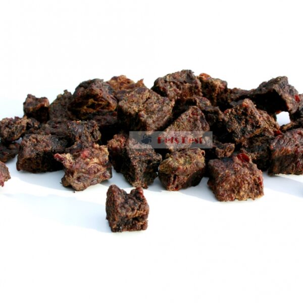 Würfelfleisch aus 100% Hirsch Zusammensetzung: Entdecken Sie unser hochwertiges Würfelfleisch aus 100% Hirsch, einem reinen Monoprotein ohne Zusatzstoffe wie Getreide oder andere Streckmittel. Dieses glutenfreie Fleisch ist die ideale Wahl für alle, die Wert auf natürliche Ernährung legen, denn es enthält keinerlei Chemie oder Konservierungsstoffe. Mit einem beeindruckenden Proteingehalt von 42,2% und 36,8% Fett bietet unser Würfelfleisch nicht nur hohe Qualität, sondern auch einen unvergleichlichen Geschmack. Genießen Sie die Vorteile von gesundem, reinem Hirschfleisch, das für eine ausgewogene Ernährung sorgt und sich perfekt für vielfältige Rezepte eignet.