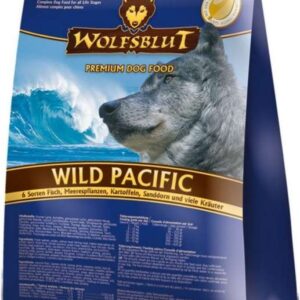 Entdecken Sie unser hochwertiges Alleinfuttermittel für Hunde, das eine einzigartige Mischung aus 6 Sorten Fisch, nährstoffreichen Meerespflanzen, Kartoffeln, Sanddorn und einer Vielzahl von Kräutern bietet. Diese verbesserte Rezeptur enthält über 50 % Fisch, darunter frischen Lachs, Forelle, Hering, Makrele, Garnelen und Schellfisch. Die wertvollen Inhaltsstoffe wie Lachsöl, Fischleber und eine Auswahl an Kräutern stärken das Herz-Kreislauf-System und unterstützen die Abwehrkräfte Ihres Hundes. Dank der hohen Anteile an Omega-3- und Omega-6-Fettsäuren ist unser Futter besonders für Allergiker geeignet und enthält keine chemischen Konservierungsstoffe. Probiotische Stoffe wie FOS und MOS fördern eine gesunde Darmflora und helfen, schädliche Bakterien zu reduzieren. Die Kombination aus natürlichen Meerespflanzen liefert essentielle Vitamine und Mineralien, die zur Vitalität und Gesundheit Ihres Hundes beitragen. Wählen Sie unser Alleinfuttermittel für eine ausgewogene Ernährung, die nicht nur den Appetit anregt, sondern auch die Magen-Darmflora unterstützt und zur Entgiftung beiträgt. Genießen Sie die Vorteile von Topinambur und Sanddorn, die für ihre positiven Eigenschaften bekannt sind. Sorgen Sie für das Wohlbefinden Ihres Hundes mit einer Ernährung, die auf hochwertige Zutaten und wissenschaftlich bewiesene Vorteile setzt.