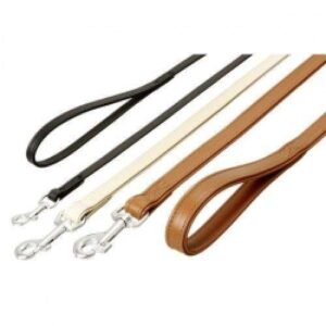 Die Nordic Leinen aus hochwertigem, genähtem Hirschleder sind die perfekte Wahl für anspruchsvolle Tierliebhaber. Diese super soft und atmungsaktiven Leinen bieten nicht nur höchsten Komfort für Ihren Hund, sondern auch Langlebigkeit und Stil. Mit eleganten, verchromten Beschlägen ausgestattet, überzeugen sie durch ihre hohe Qualität und ansprechendes Design. Die Leine hat eine Länge von ca. 110 cm und eine Breite von ca. 14 mm, ideal für Spaziergänge in der Stadt oder in der Natur. Wählen Sie die Nordic Leinen in einem eleganten hellbraun und genießen Sie die Kombination aus Funktionalität und Ästhetik – eine unschlagbare Wahl für jeden Hundebesitzer!