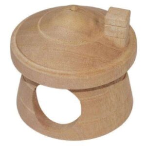 Die Tiny Treasures von Hagen sind hochwertige Nagespielzeuge aus 100% natürlichem Mangoholz, die speziell für Kleintiere wie Hamster, Gerbils und Mäuse entwickelt wurden. Mit ihren verschiedenen niedlichen Designs bieten diese multifunktionalen Spielzeuge nicht nur Spaß und Bewegung, sondern auch Klettermöglichkeiten für Ihre kleinen Freunde. Die sicheren Materialien ermöglichen es den Tieren, bedenkenlos daran zu nagen, was zur Zahnpflege beiträgt und die Zähne sauber und gesund hält. Darüber hinaus dienen die Tiny Treasures als gemütlicher Schlafplatz und Rückzugsmöglichkeit, die Sie mit Heu oder anderen Leckereien füllen können, um die Futtersuche noch spannender zu gestalten. Mit einem Durchmesser von ca. 10 cm und einer Höhe von 9 cm sowie einem Eingangsloch von 4 cm sind diese Spielzeuge ideal für aktive Kleintiere. Entdecken Sie die Vorteile dieser hochwertigen Nagespielzeuge und bieten Sie Ihren Haustieren ein sicheres und unterhaltsames Zuhause!