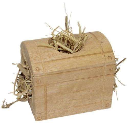 Die **Tiny Treasures** von Hagen sind hochwertige Nagespielzeuge aus 100% natürlichem Mangoholz, die speziell für Kleintiere wie Hamster, Gerbils und Mäuse entwickelt wurden. Diese multifunktionalen Spielzeuge bieten nicht nur Spaß und Bewegung, sondern auch Klettermöglichkeiten, die die natürlichen Instinkte Ihrer Haustiere fördern. Die niedlichen Designs machen sie zu einem attraktiven Spielzeug, das sicher für Ihre kleinen Freunde ist. Das Nagen an diesen Spielzeugen hilft, die Zähne der Tiere sauber und gesund zu halten. Darüber hinaus können die Tiny Treasures als Schlafplatz und Rückzugsort dienen und lassen sich mit Heu oder anderem Futter befüllen, was die Futtersuche für die Tiere noch spannender macht. Mit den kompakten Gesamtmaßen von ca. 9 x 7 x 7 cm (LxBxH) und einem Eingangsdurchmesser von 4 cm sind diese Spielzeuge ideal für kleine Käfige. Bitte beachten Sie, dass das abgebildete Heu nicht im Lieferumfang enthalten ist. Entdecken Sie die besten Nagespielzeuge für Ihre Kleintiere und fördern Sie deren Wohlbefinden!