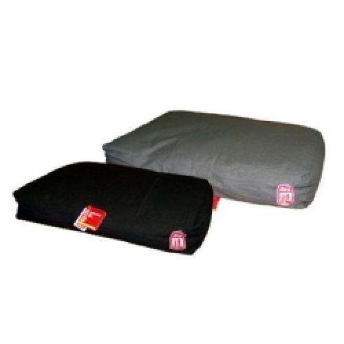 Die gemütlichen Dogit Siesta Kissen sind die perfekte Wahl für alle Hundebesitzer, die Wert auf Komfort und Qualität legen. Mit einem Bezug aus 100% Baumwolle bieten diese Kissen nicht nur ein angenehmes Liegegefühl, sondern auch eine weiche Faserfüllung, die für Wärme und zusätzlichen Komfort sorgt. Die robusten Kissen sind praktisch im Alltag und lassen sich mühelos in der Maschine reinigen, was sie besonders pflegeleicht macht. In elegantem Grau und mit den Maßen von ca. 75 x 55 cm passen sie ideal in jede Wohnungseinrichtung. Entscheiden Sie sich für die Dogit Siesta Kissen und gönnen Sie Ihrem vierbeinigen Freund den besten Schlafplatz!